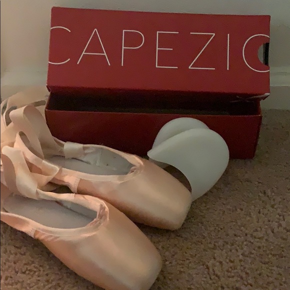 Capezio Shoes - Pointe shoes
